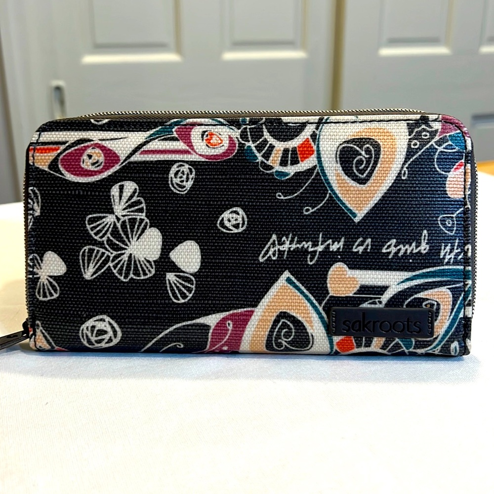 Sakroots Artists Circle zip around wallet